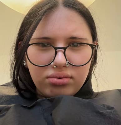 Laura TikTok girl