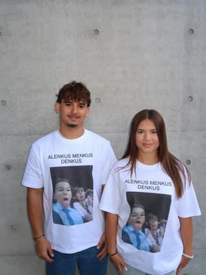 Ihr wolltet es, ich habe es! Ab Freitag 18:00 gibt’s auf movezstudios.com das Alenkus Menkus Tshirt😍
