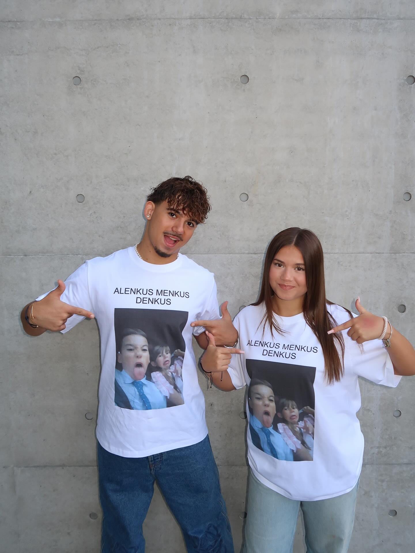 Ihr wolltet es, ich habe es! Ab Freitag 18:00 gibt’s auf movezstudios.com das Alenkus Menkus Tshirt😍