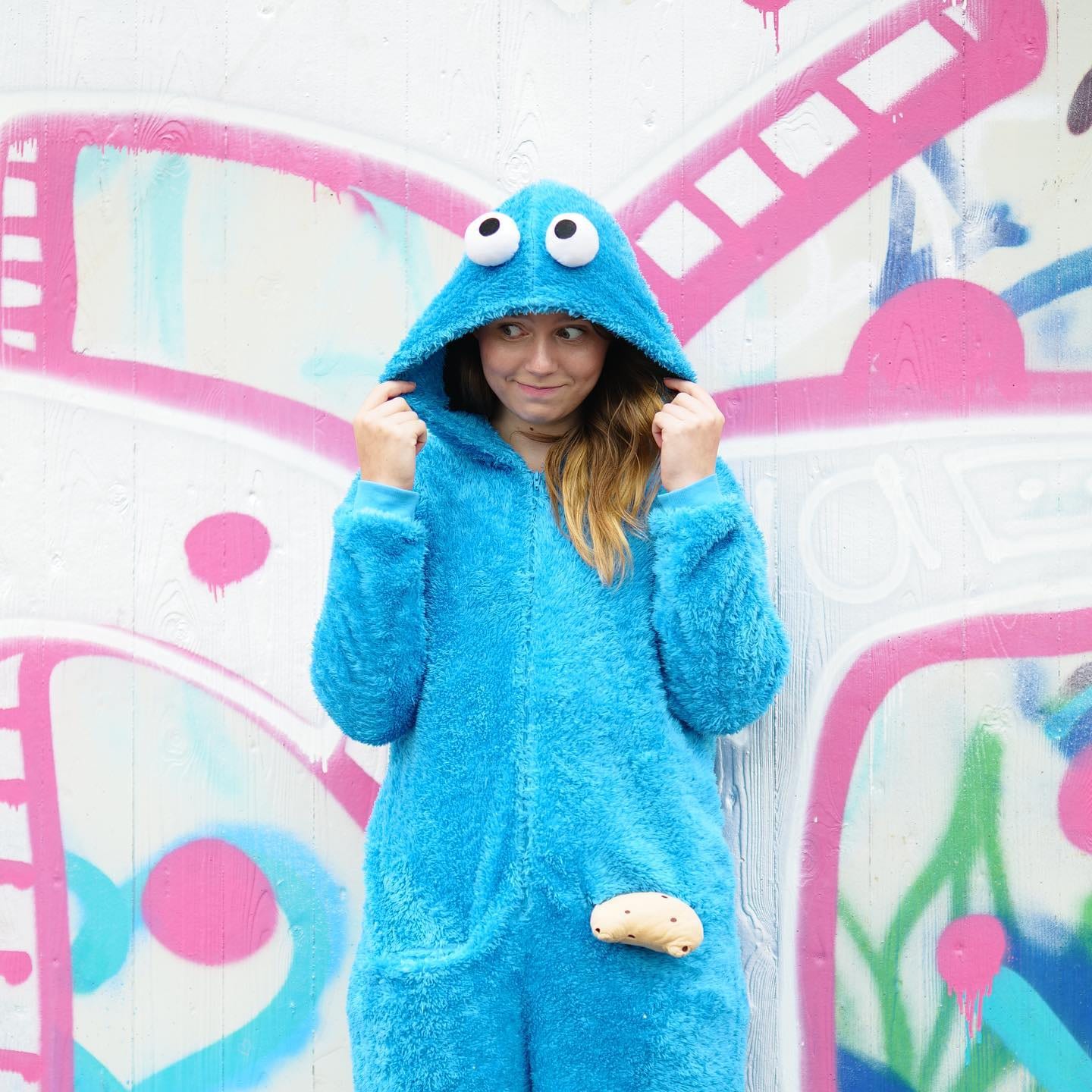 #krümel #krümelmonster #fashion #onesie #trend #lifestyle #me #model #cute #crazy #crazygirl #love #painting #grafitti #art #nice #blue #pose…