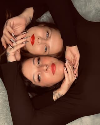 „Freundschaft bedeutet, gemeinsam durch die Hölle zu gehen und stärker herauszukommen“ 💎💚🌷 #bestfriends #bestfriendsforever #bestfriendsgoals…