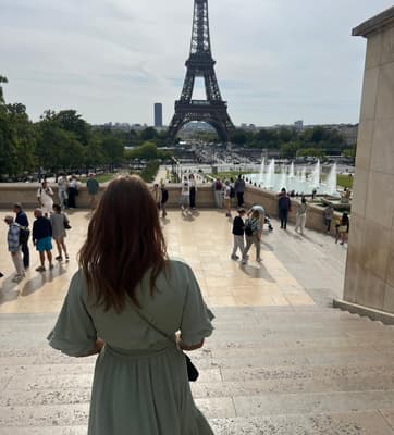 Manchmal sind es nicht die Orte, sondern die Menschen, mit denen man sie zum ersten Mal erlebt. 🇫🇷💌🥐 #paris #parís #france #travelgram #traveling…