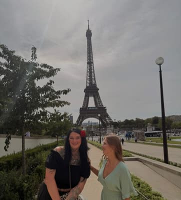 Manchmal sind es nicht die Orte, sondern die Menschen, mit denen man sie zum ersten Mal erlebt. 🇫🇷💌🥐 #paris #parís #france #travelgram #traveling…