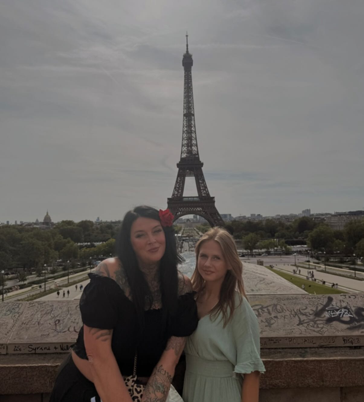 Manchmal sind es nicht die Orte, sondern die Menschen, mit denen man sie zum ersten Mal erlebt. 🇫🇷💌🥐 #paris #parís #france #travelgram #traveling…