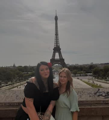 Manchmal sind es nicht die Orte, sondern die Menschen, mit denen man sie zum ersten Mal erlebt. 🇫🇷💌🥐 #paris #parís #france #travelgram #traveling…