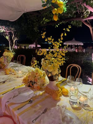 Letztes Jahr Oktober haben wir uns im PromiBB haus kennengelernt und jetzt bin ich einfach auf eurer Hochzeit. Ich habe euch direkt von Sekunde 1 in…