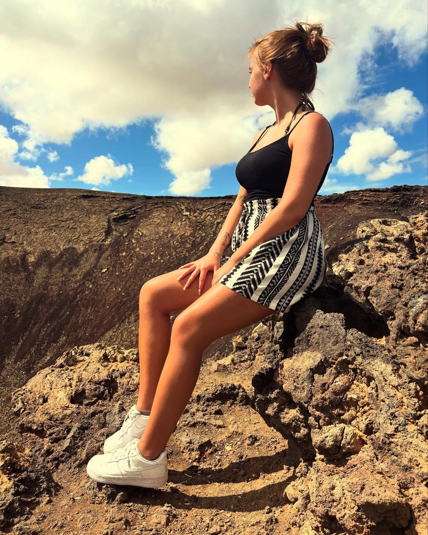 🌋Der Calderón Hondo ist ein beeindruckender Vulkan auf Fuerteventura, nahe der Stadt Lajares im Norden der Insel. Sein Krater ist etwa 50 Meter tief…