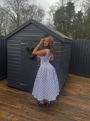 i look 2 feet tall x