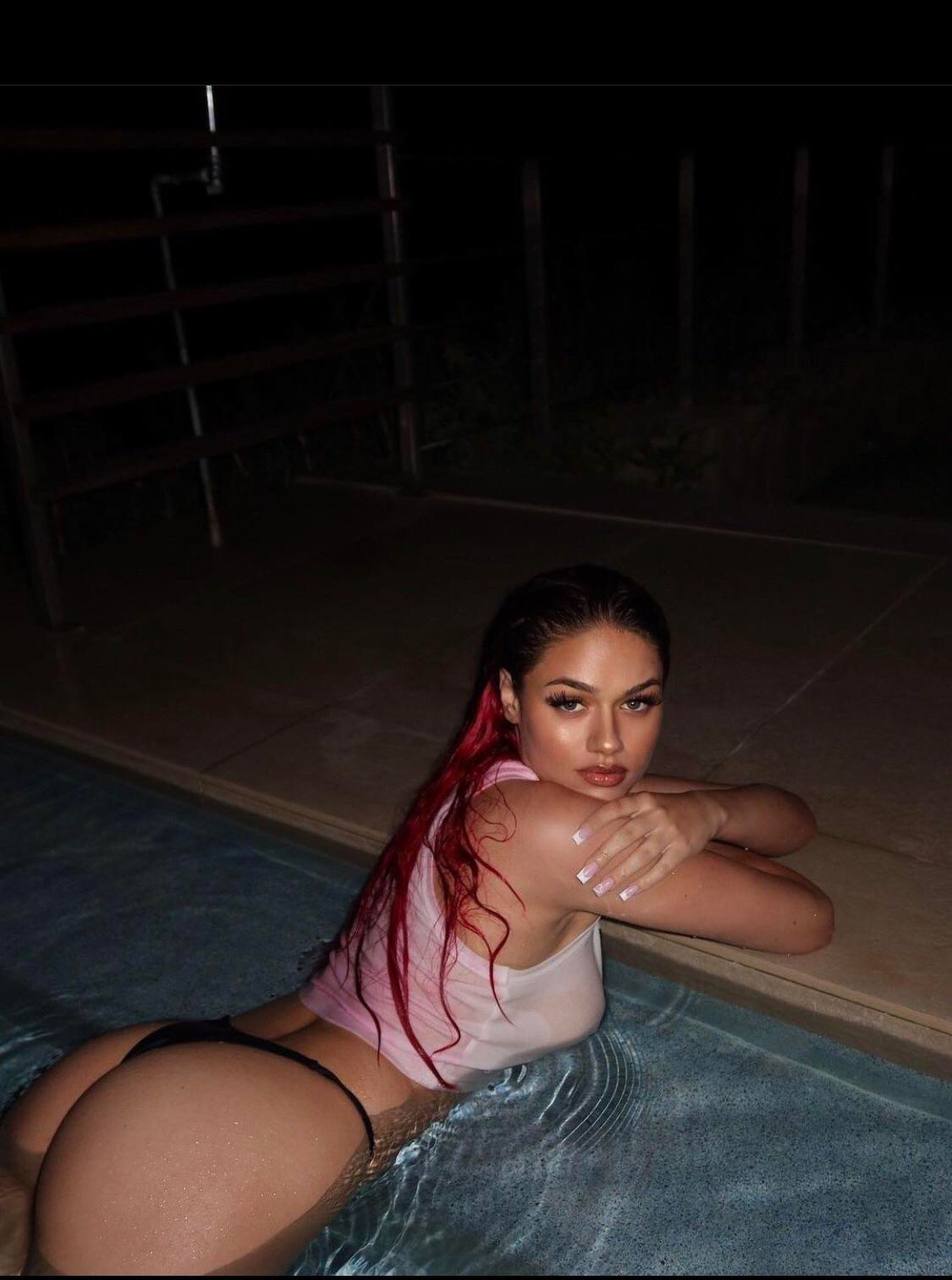 Hot ass girl